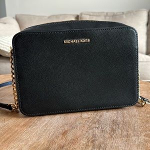 MICHAEL Michael Kors
Jet Set Large Saffiano Leather Crossbody